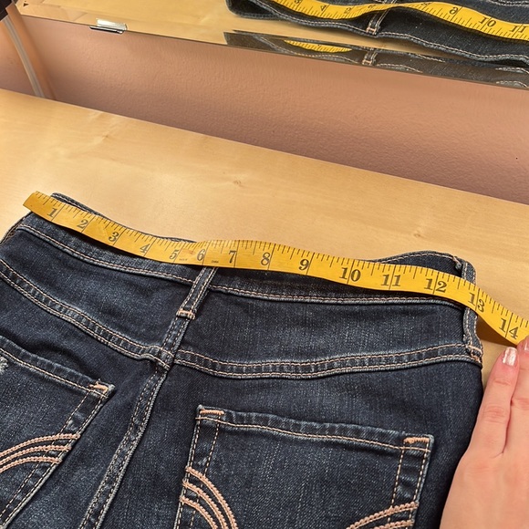 NWOT. Hollister High Rise Dark Wash Blue Jean Short Short. Size 0. - Picture 5 of 6